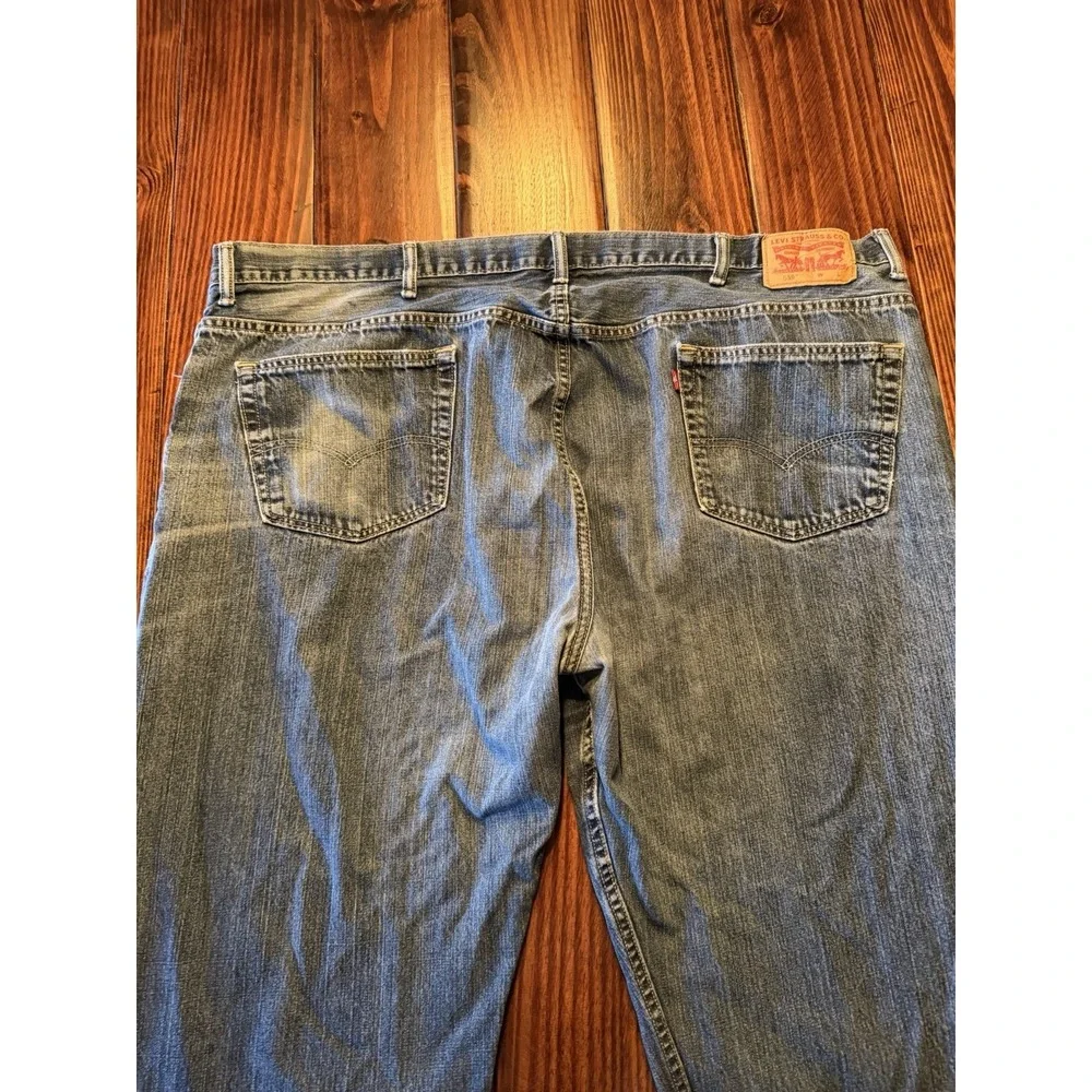 Men's Levi's 559 straight fit jeans‎ in a light wash, size W40 L32
